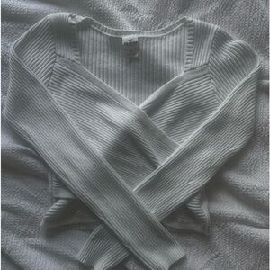 hollister long sleeve wrap top